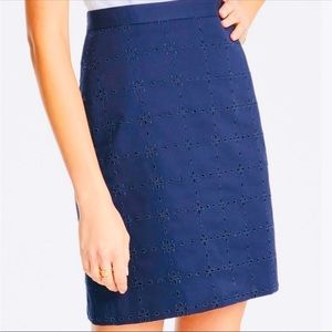 NWT Ann Taylor Eyelet Pencil Skirt Career Suit Skirt in Navy Blue- Size 6 Petite